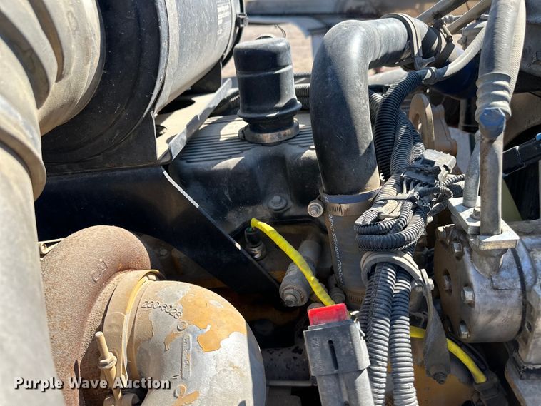 image for item OM9564 2005 Kenworth T600 semi truck