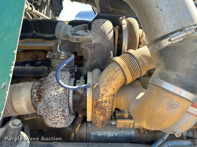 image for item OM9564 2005 Kenworth T600 semi truck