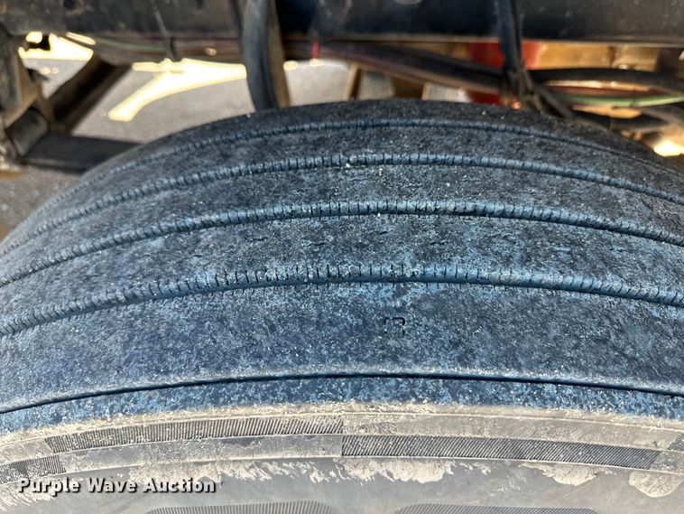 image for item OM9564 2005 Kenworth T600 semi truck