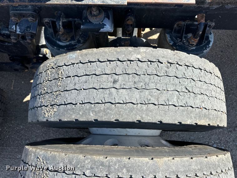 image for item OM9564 2005 Kenworth T600 semi truck