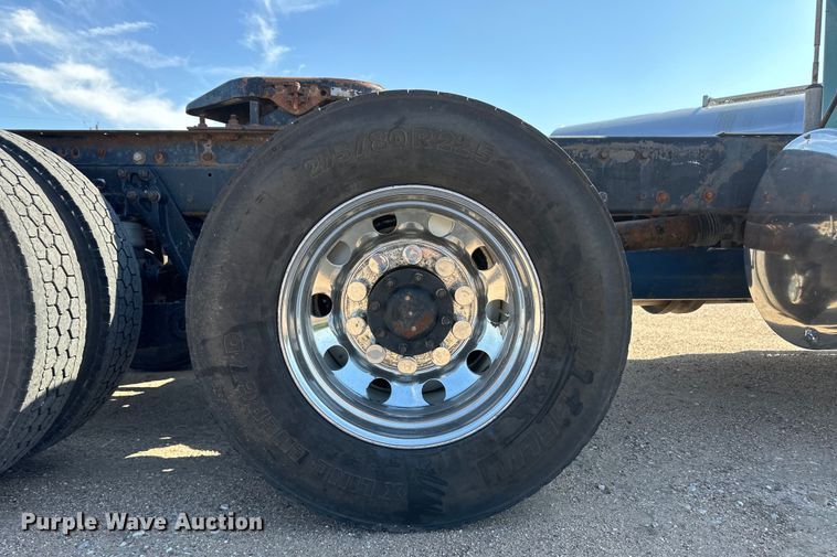 image for item OM9564 2005 Kenworth T600 semi truck