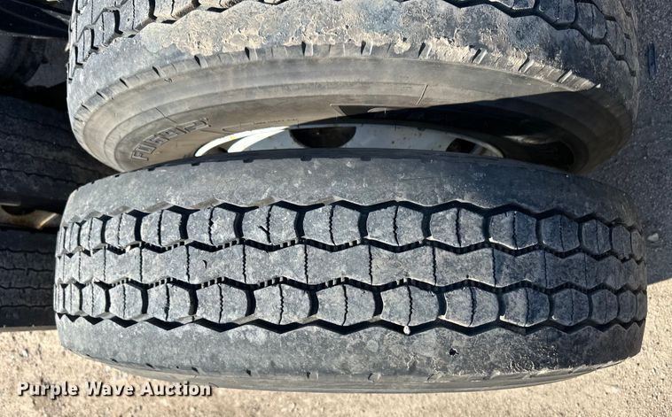 image for item OM9564 2005 Kenworth T600 semi truck