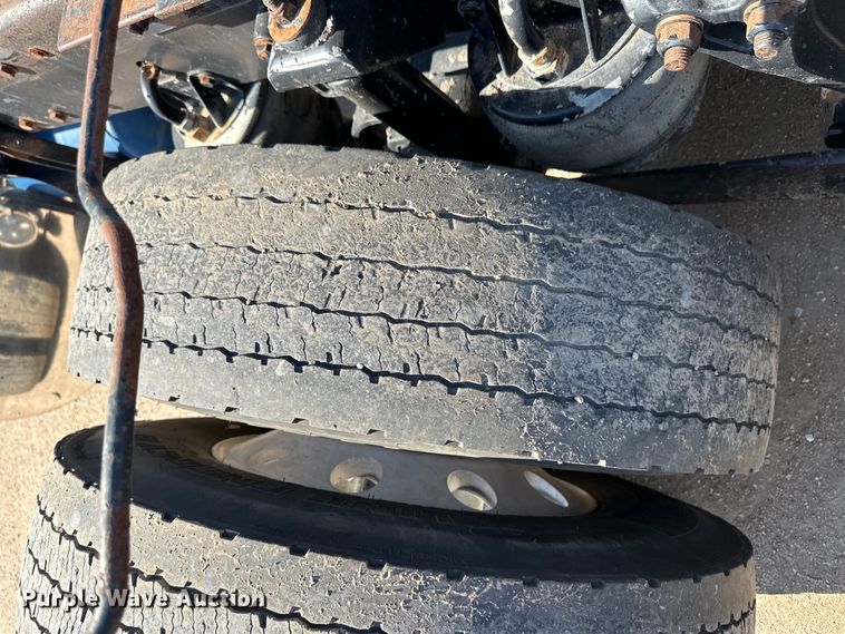 image for item OM9564 2005 Kenworth T600 semi truck