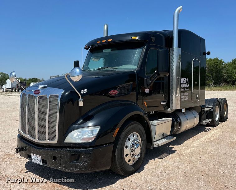 image for item OM9590 2014 Peterbilt 579 semi truck