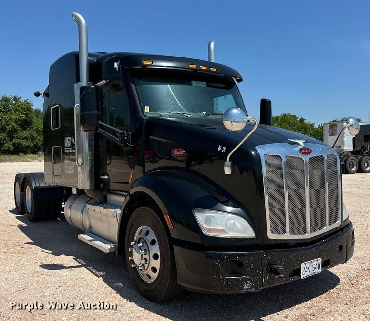 image for item OM9590 2014 Peterbilt 579 semi truck