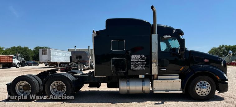 image for item OM9590 2014 Peterbilt 579 semi truck