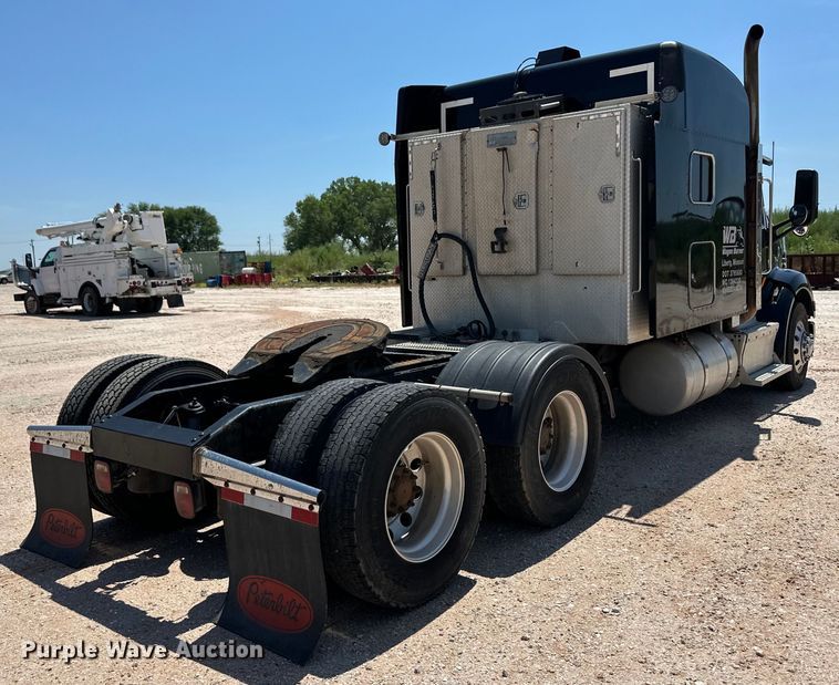 image for item OM9590 2014 Peterbilt 579 semi truck