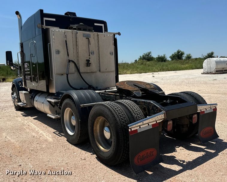 image for item OM9590 2014 Peterbilt 579 semi truck