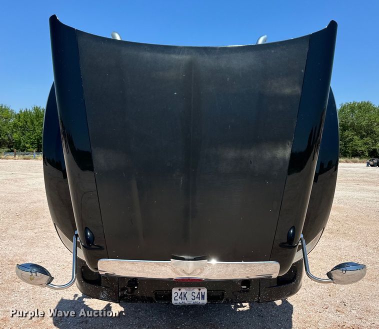 image for item OM9590 2014 Peterbilt 579 semi truck