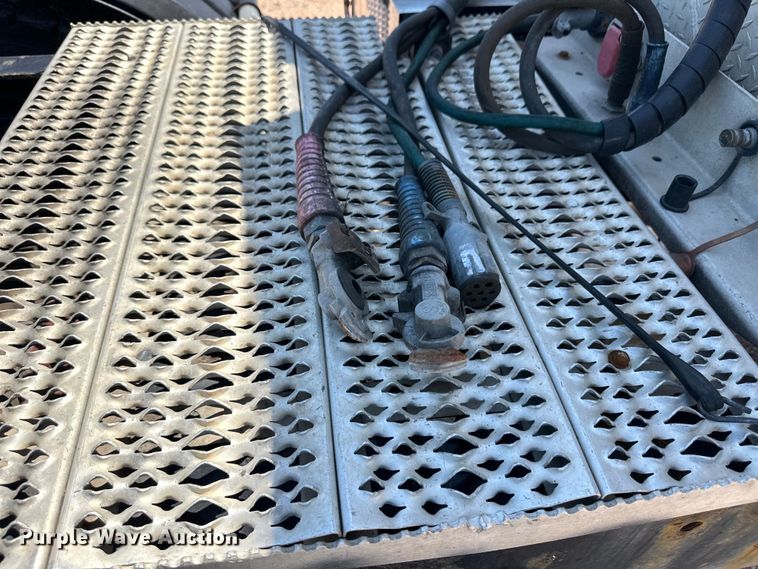 image for item OM9590 2014 Peterbilt 579 semi truck