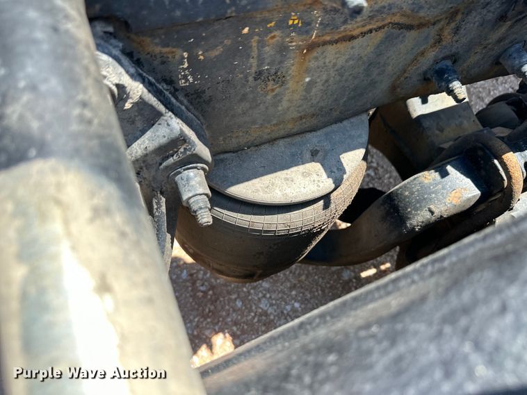 image for item OM9590 2014 Peterbilt 579 semi truck