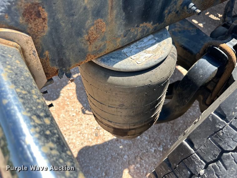 image for item OM9590 2014 Peterbilt 579 semi truck