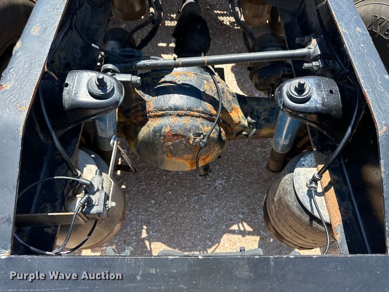 image for item OM9590 2014 Peterbilt 579 semi truck