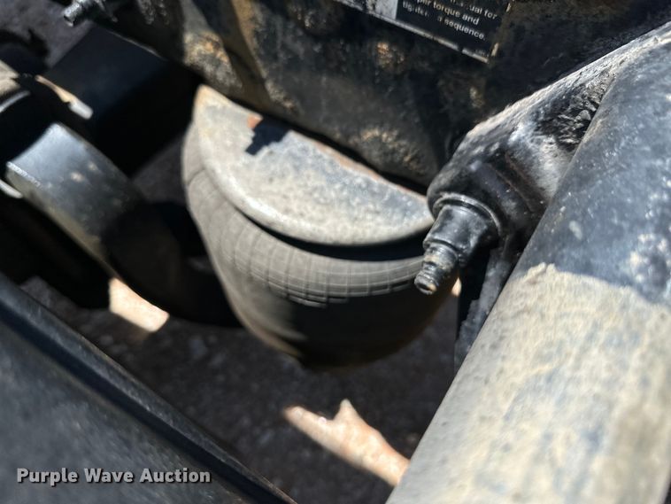 image for item OM9590 2014 Peterbilt 579 semi truck