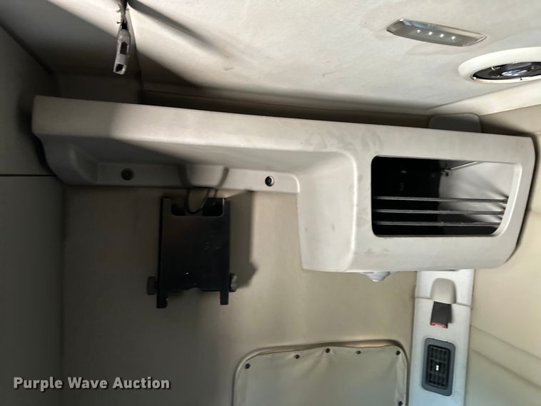 image for item OM9590 2014 Peterbilt 579 semi truck