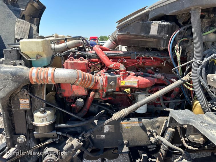 image for item OM9590 2014 Peterbilt 579 semi truck