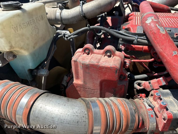 image for item OM9590 2014 Peterbilt 579 semi truck