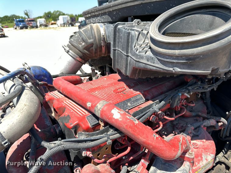 image for item OM9590 2014 Peterbilt 579 semi truck