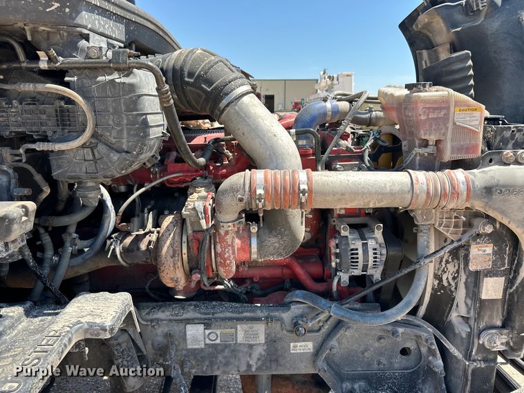 image for item OM9590 2014 Peterbilt 579 semi truck