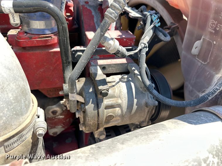 image for item OM9590 2014 Peterbilt 579 semi truck