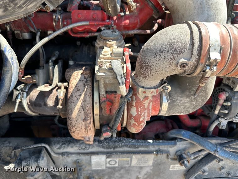 image for item OM9590 2014 Peterbilt 579 semi truck