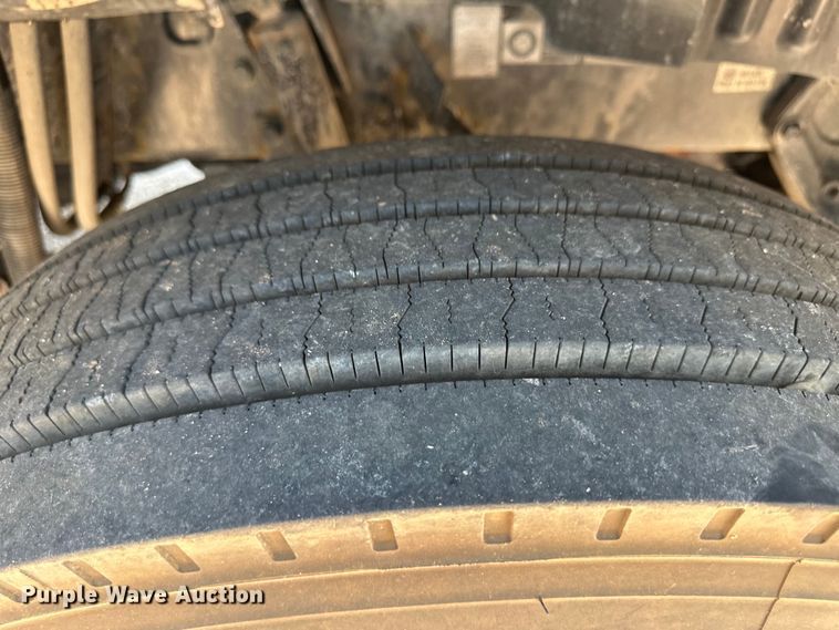 image for item OM9590 2014 Peterbilt 579 semi truck