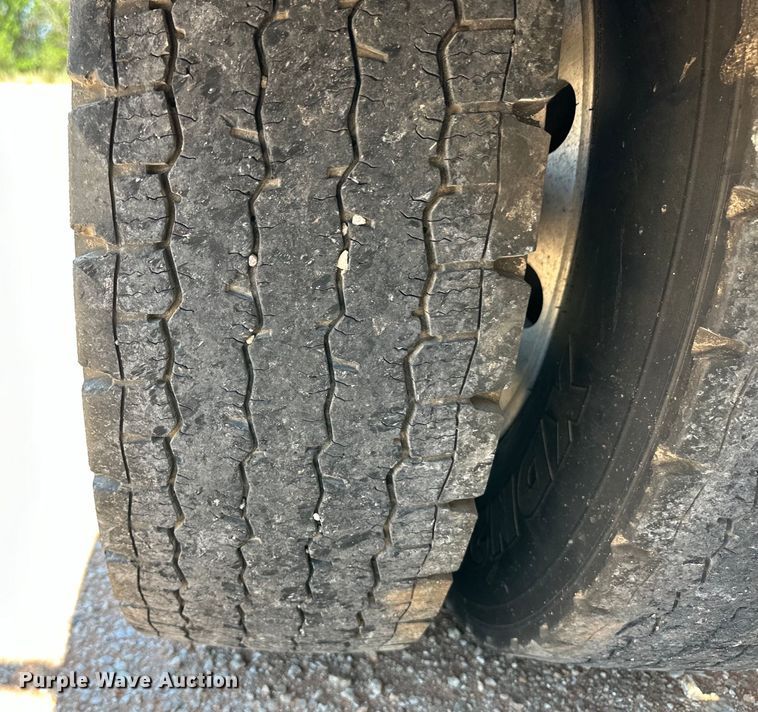 image for item OM9590 2014 Peterbilt 579 semi truck