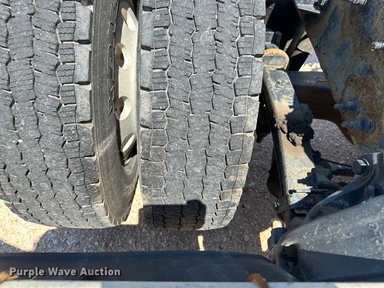 image for item OM9590 2014 Peterbilt 579 semi truck