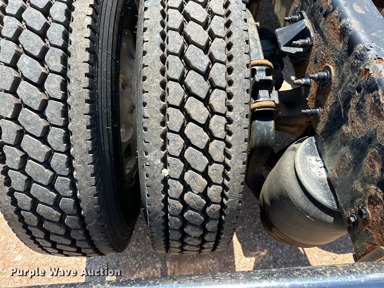 image for item OM9590 2014 Peterbilt 579 semi truck