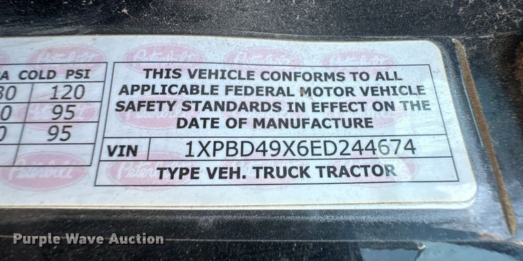 image for item OM9590 2014 Peterbilt 579 semi truck