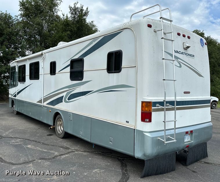 image for item DF8426 2002 Holiday Rambler Vacationer RV
