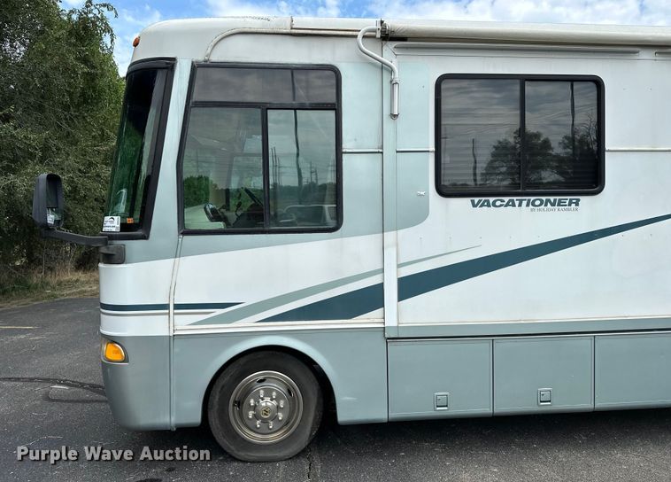 image for item DF8426 2002 Holiday Rambler Vacationer RV
