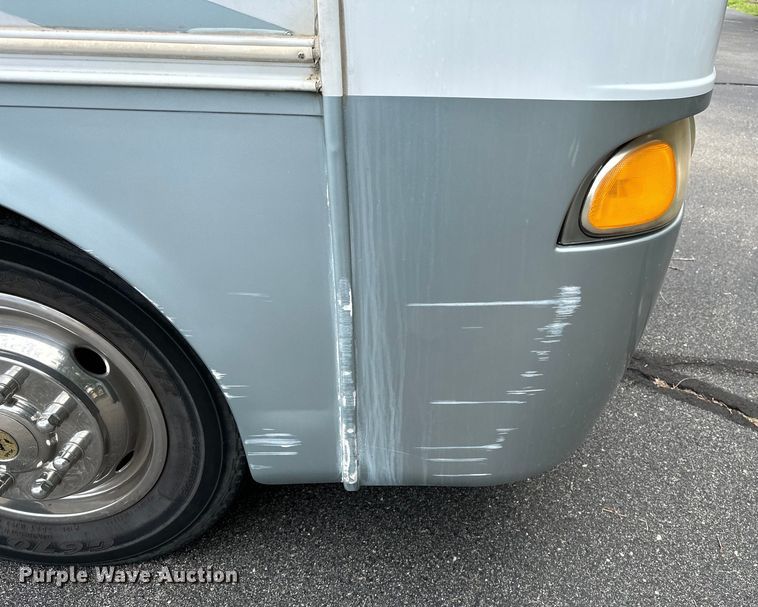 image for item DF8426 2002 Holiday Rambler Vacationer RV