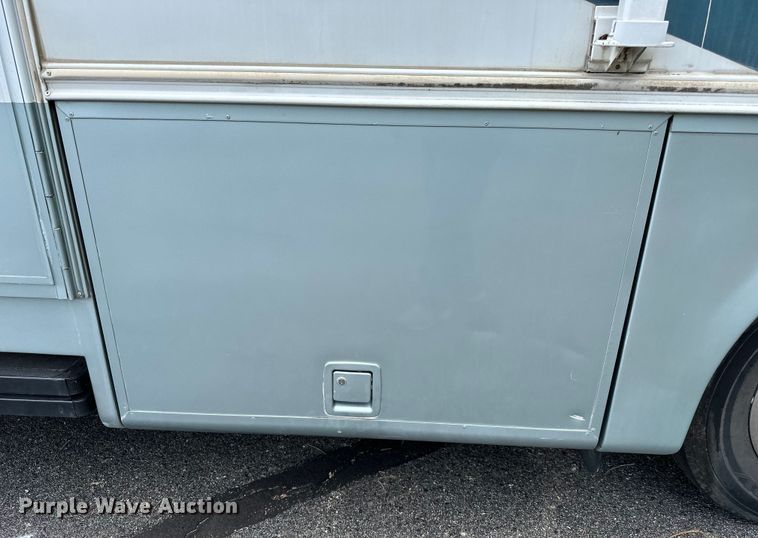 image for item DF8426 2002 Holiday Rambler Vacationer RV