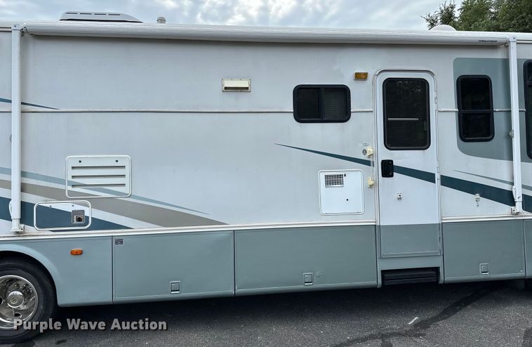 image for item DF8426 2002 Holiday Rambler Vacationer RV