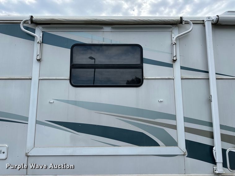 image for item DF8426 2002 Holiday Rambler Vacationer RV