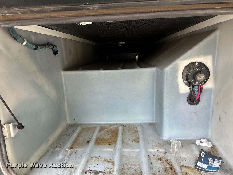 image for item DF8426 2002 Holiday Rambler Vacationer RV