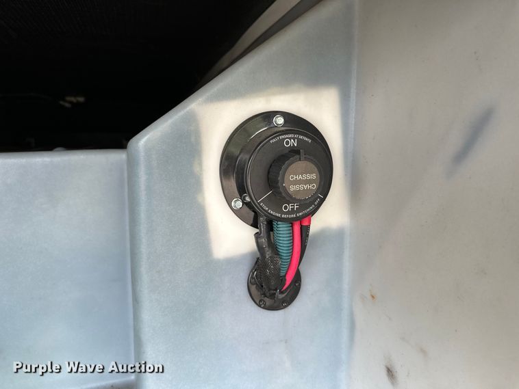 image for item DF8426 2002 Holiday Rambler Vacationer RV