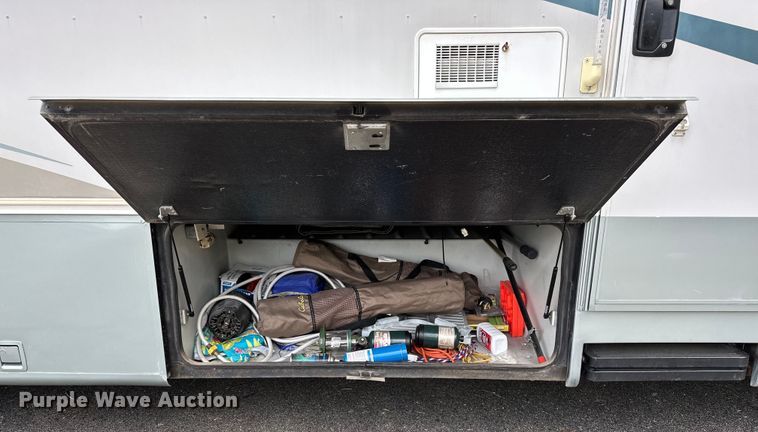 image for item DF8426 2002 Holiday Rambler Vacationer RV