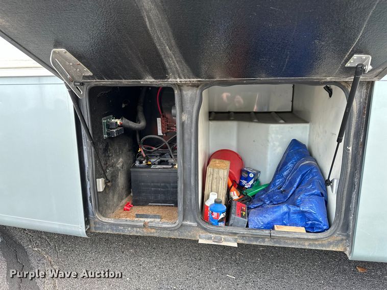 image for item DF8426 2002 Holiday Rambler Vacationer RV