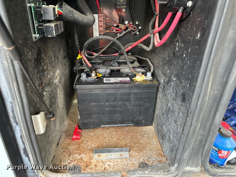 image for item DF8426 2002 Holiday Rambler Vacationer RV