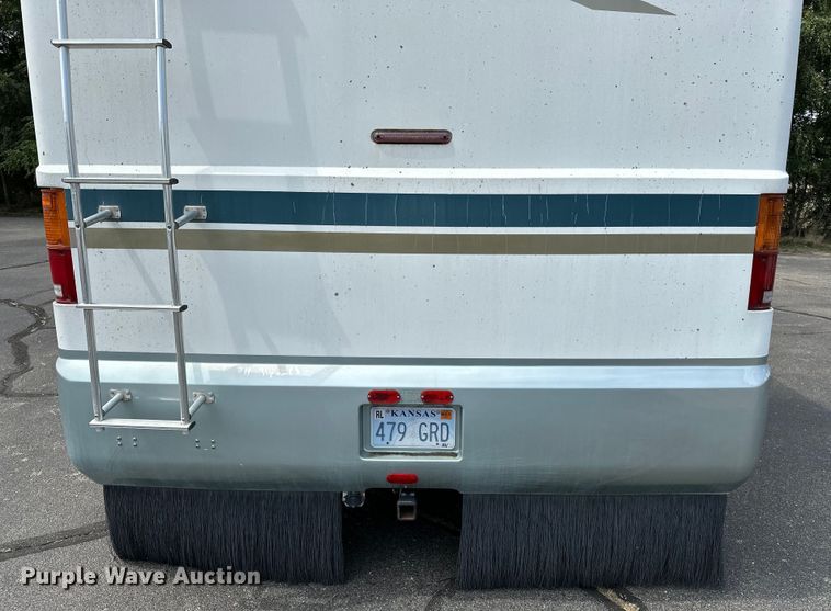 image for item DF8426 2002 Holiday Rambler Vacationer RV