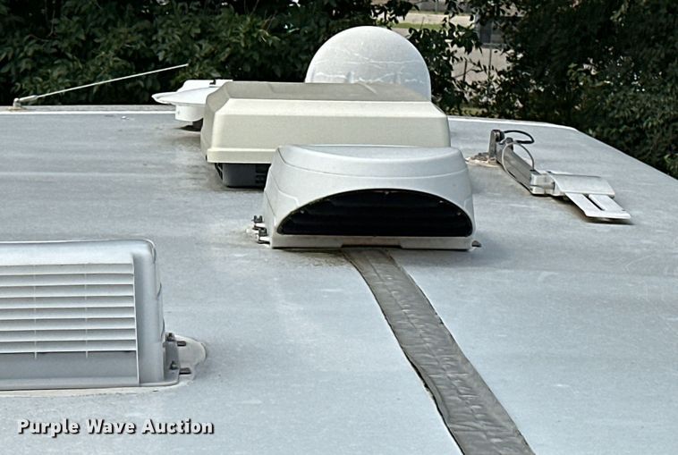 image for item DF8426 2002 Holiday Rambler Vacationer RV