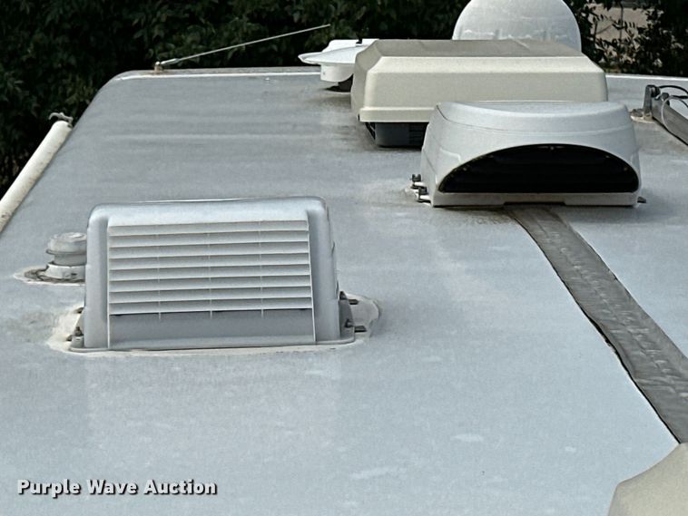 image for item DF8426 2002 Holiday Rambler Vacationer RV