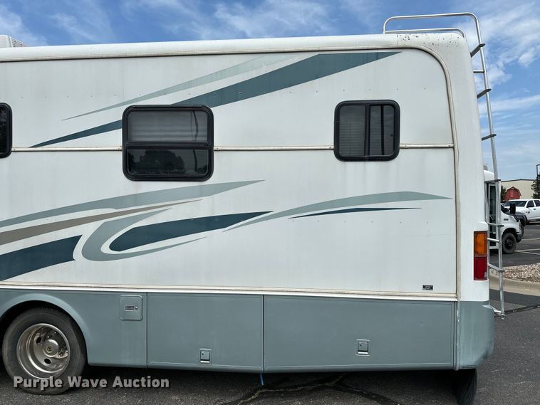 image for item DF8426 2002 Holiday Rambler Vacationer RV