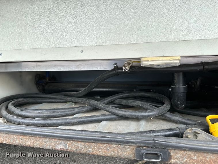 image for item DF8426 2002 Holiday Rambler Vacationer RV