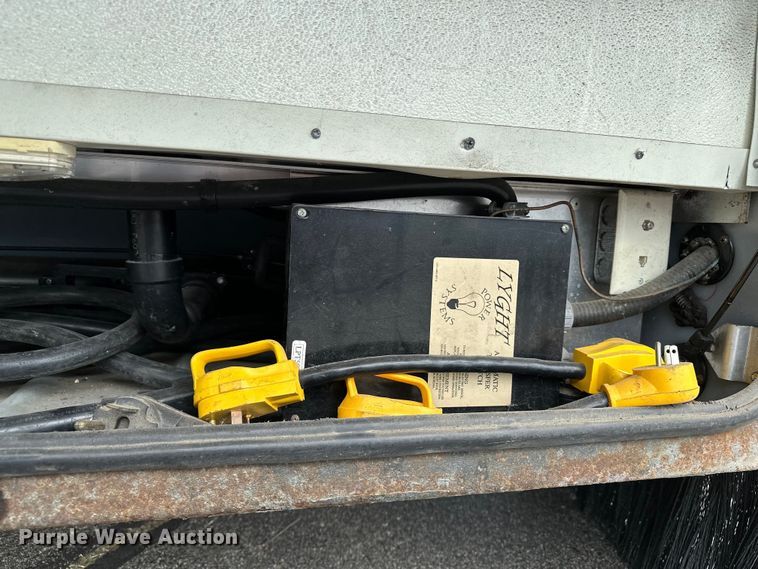 image for item DF8426 2002 Holiday Rambler Vacationer RV