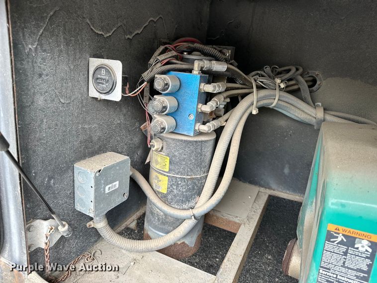 image for item DF8426 2002 Holiday Rambler Vacationer RV