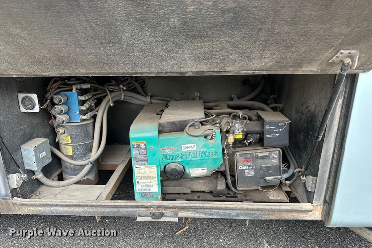 image for item DF8426 2002 Holiday Rambler Vacationer RV