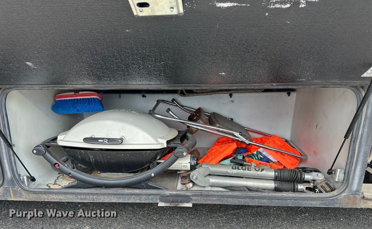 image for item DF8426 2002 Holiday Rambler Vacationer RV